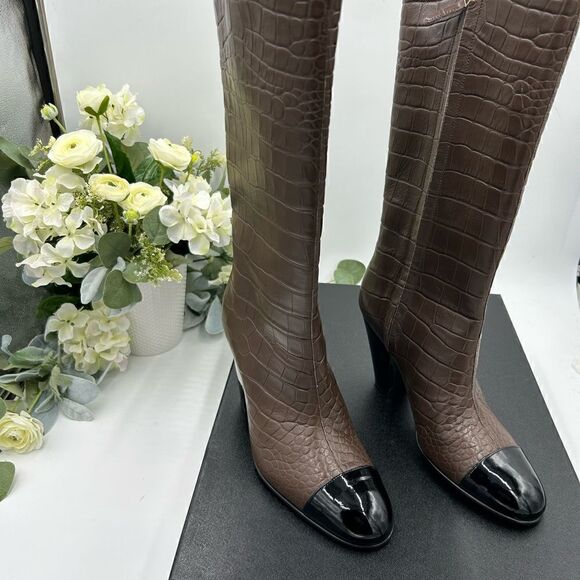 Women’s Chanel icon plain toe block, heel boot size 38.5 made in Italy. - Picture 2 of 11